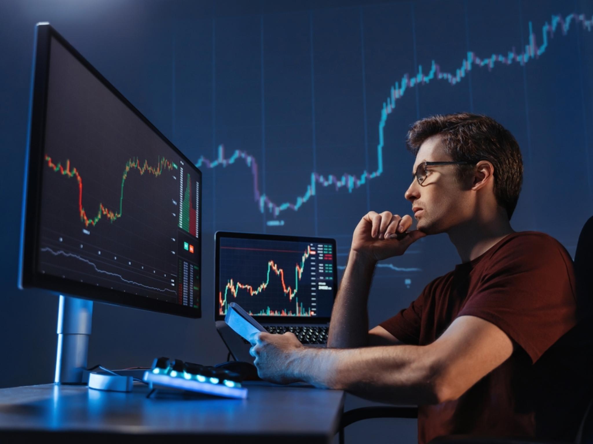 These Analysts Lower Their Forecasts On Dow After Downbeat Earnings