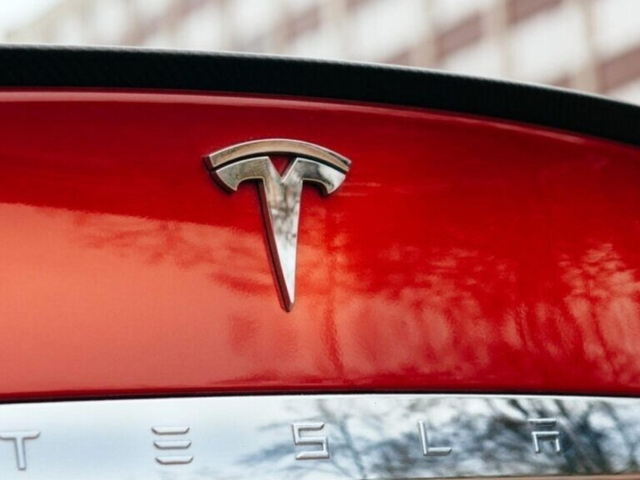 Tesla’s Drop Against Modestly Lower Nasdaq Comes As Investors Weigh Elon Musk’s $40-50 Billion