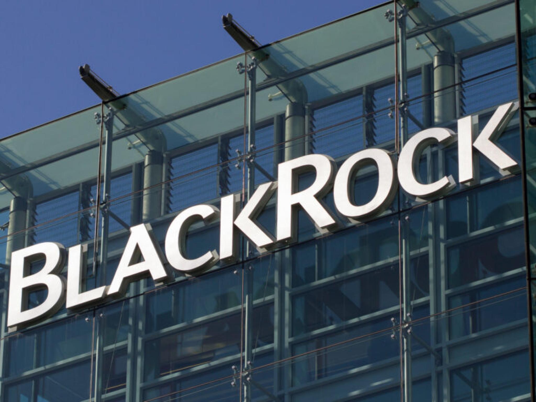 Bitcoin, S&P 500 ETFs On Blockchain? BlackRock Reportedly Eyes Tokenization Of Its Big-Ticket Funds
