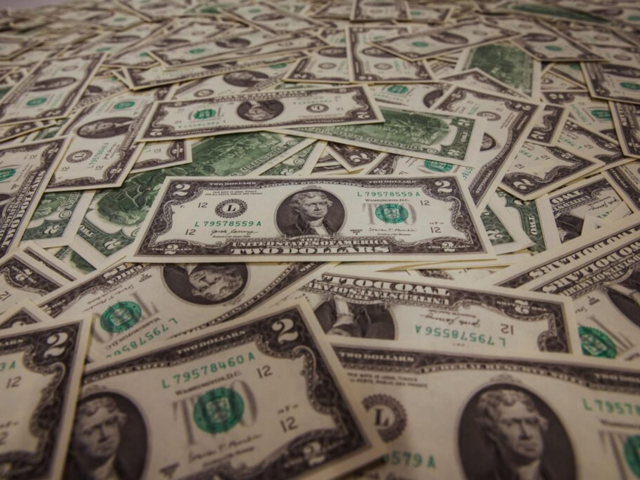 U.S. Investors Cling to Record $7.7 Trillion In Money-Market Funds Amid Rate Cuts